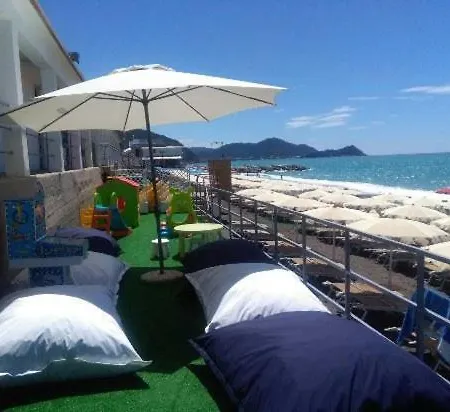Casa Di Giulia, A Due Passi Dal Mare Di Cavi Di Apartment